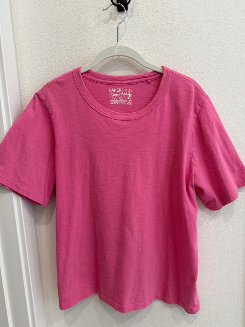 Faherty Sunwashed cone flower (pink) Crewneck Tee size large